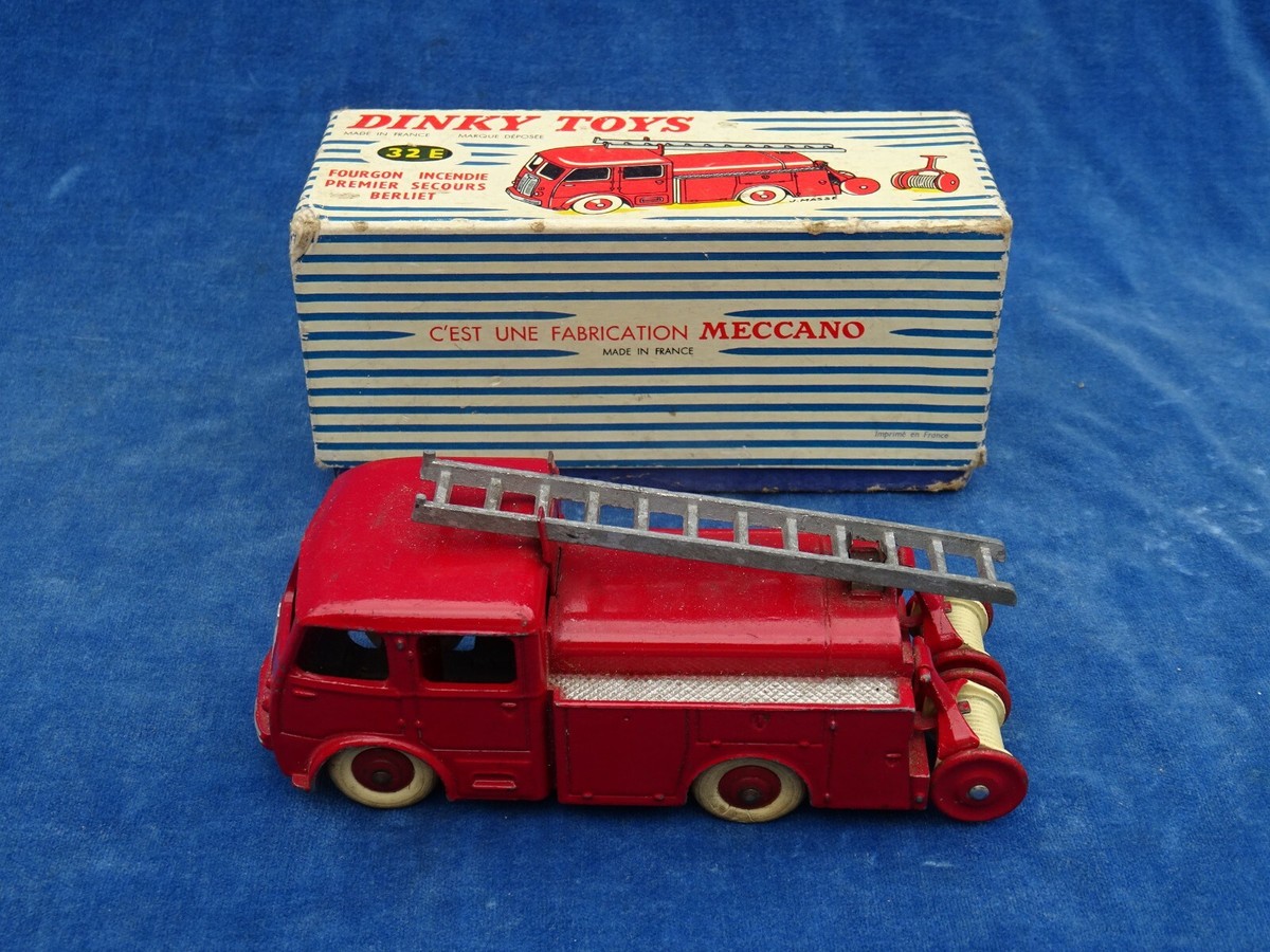 unique camion Dinky Toys Berliet 1er secours pompier référence N° 583