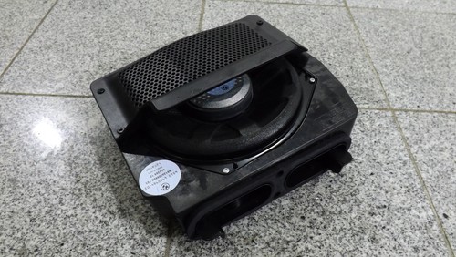 BMW E83 X3 LCI Zentralbass-Lautsprecher / Subwoofer rechts 6980984 original - Bild 2 von 3