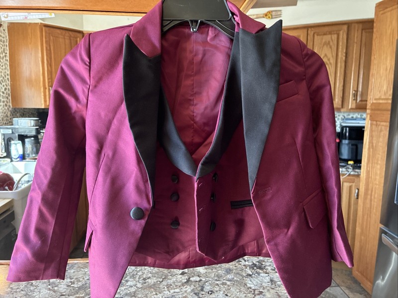 NEW 3 Pcs Set Boys Size 5 -6 Years Tuxedo