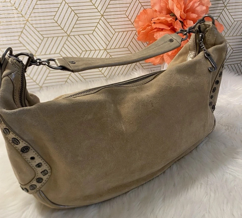 Bolso Hobo Bolso de Hombro Y2K Raro Juicy Couture Slouchy Bronceado Gamuza con Tachuelas Leer Foto 2 de 4