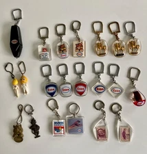 Lot de 21 porte clés ESSO, bourbon, fixe, métal
