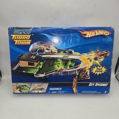 Hot Wheels Track Turbo Town City Speedway 2007 Stunt Action Bonus Car New Sealed