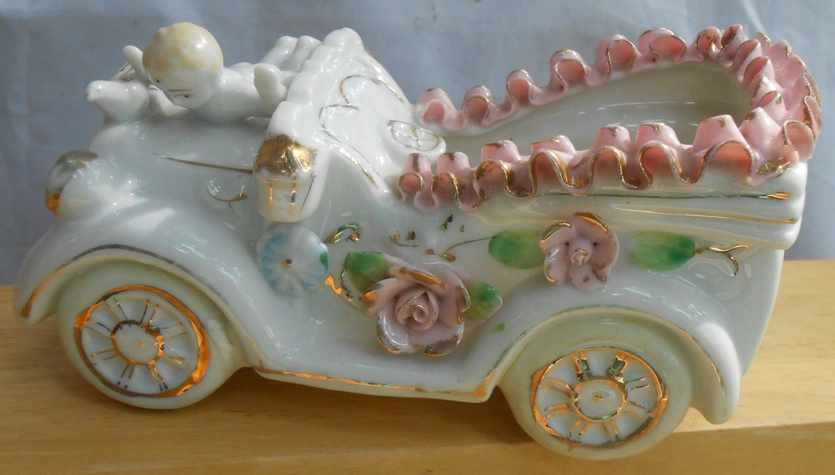 VINTAGE PLANTER CAR BABY CERAMIC JAPN PINK RUFFLES JALOPY