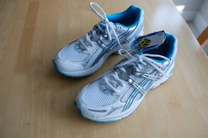 vintage asics running shoes
