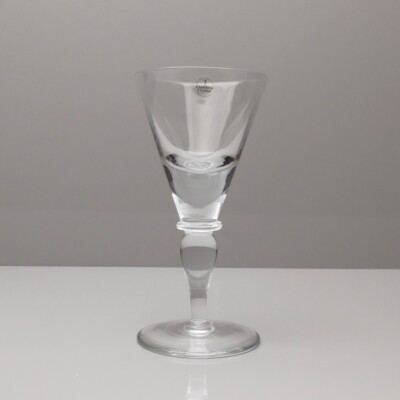 Cumbria Kristall kleines Weinglas mit Aufkleber 6 5/8'' 16,8 cm hoch 