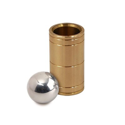 Super Ball & Tube, Kugel versinkt im Rohr