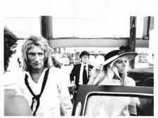 1975 Vintage Press Photograph ROD STEWART & BRITT EKLAND - Anaheim Stadium