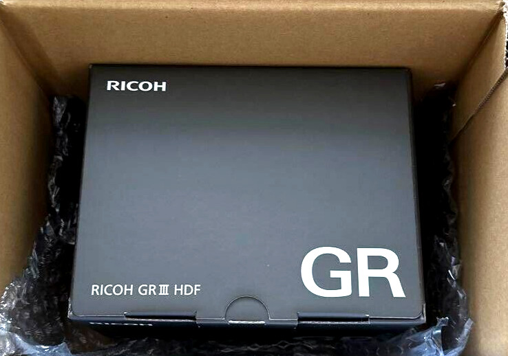 RICOH GR Ⅲ 箱付き Ricoh GR III HDF f/2.8 Compact Digital Camera Single Focus Lens
