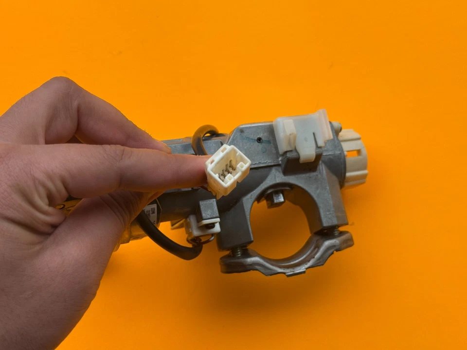 Subaru Outback Legacy 2007-2009 bloqueo de encendido con llave e inmovilizador 88215AG00A OEM Foto 3 de 4