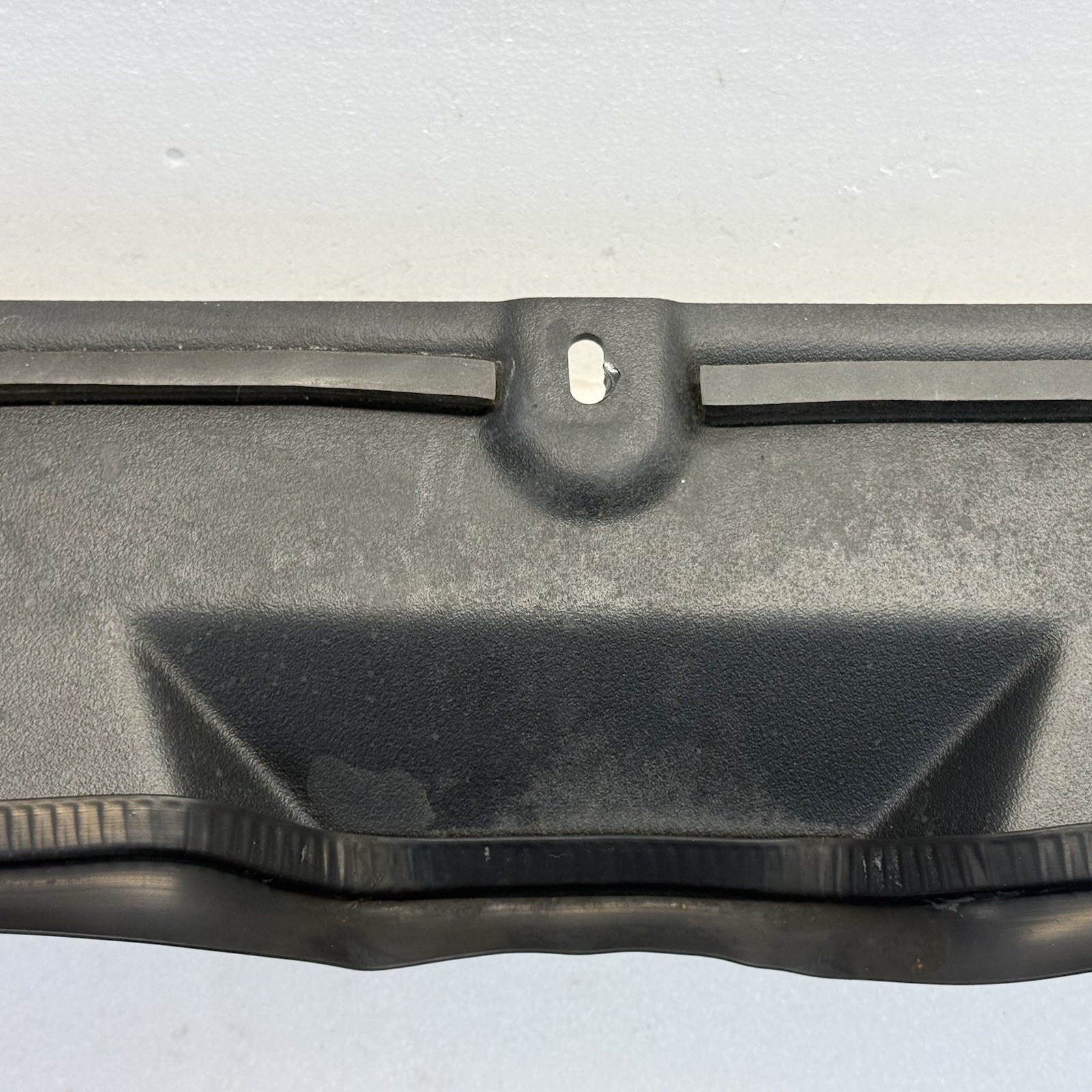 03-08 Maserati Quattroporte M139 Front Bumper Upper Conveyor Trim 67069600 OEM