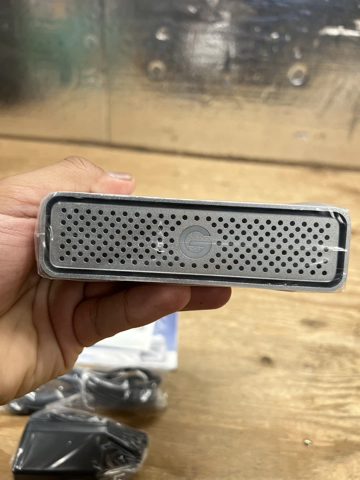 G-Technology 10TB G-DRIVE USB 3.0 Desktop External Hard Drive Silver 0G05016-1 - Image 3 of 4