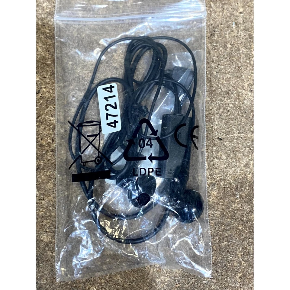 LG SGEY0003721 In-Ear Earphones Black Wired Built-In Microphone for KP130, KP170 - Image 2 of 4