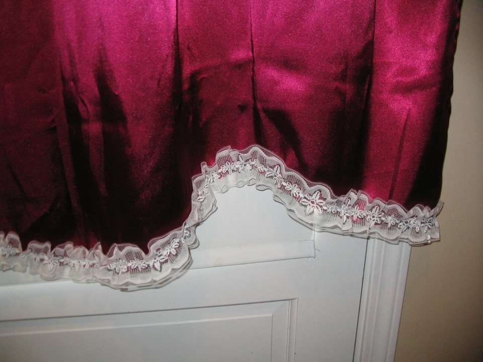 Cortina Cocina Un Panel Varilla Bolsillo Blanco Encaje y Volantes Borgoña 54 x 57 pulgadas Foto 4 de 4