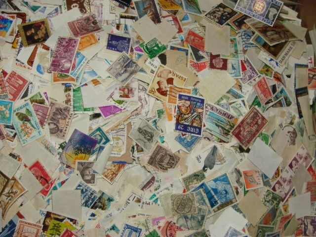 SELLOS DE RELLENO DE MEDIAS FUERA DE PAPEL 145 GRAMOS TAL VEZ 1500 TOMADOS AL AZAR DE LA CAJA Foto 4 de 4