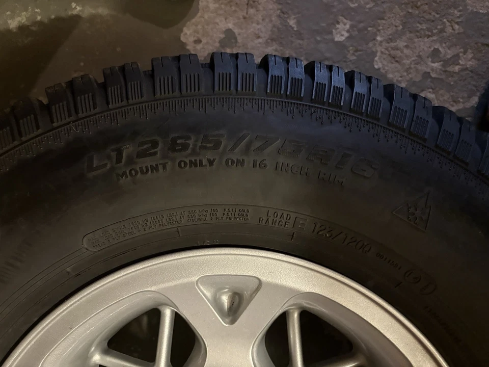 Jeep Grand Cherokee ZJ Originalfelgen (pulverbeschichtet) mit Cooper Discoverer - Bild 4 von 4