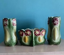 UNE JARDINIERE 2 VASES GARNITURE DE CHEMINEE FAIENCE BARBOTINE ART DECO DIGOIN