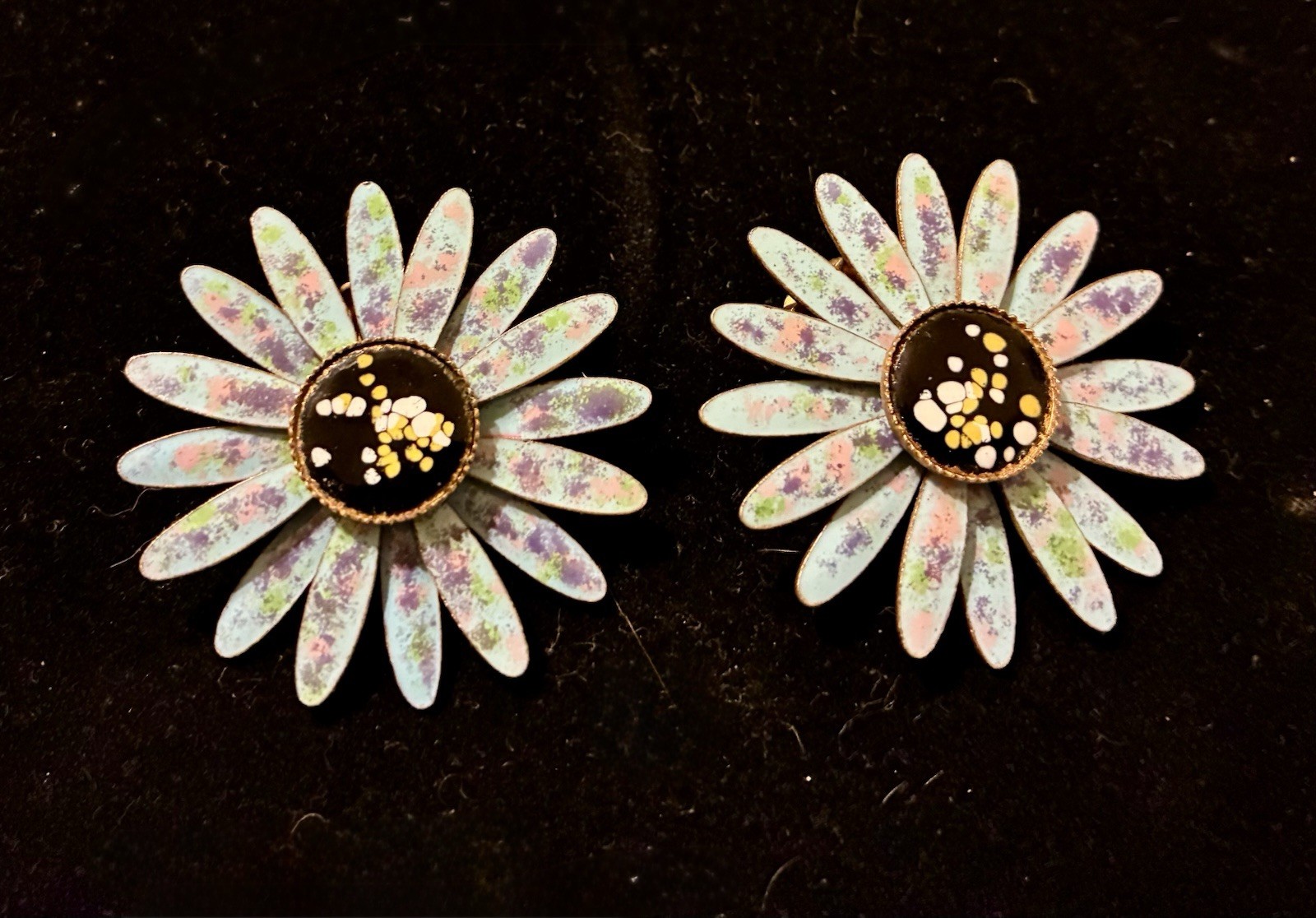 VTG Daisy Flower Earrings Enamel Splatter Confetti Blue 1960s Retro Clip On