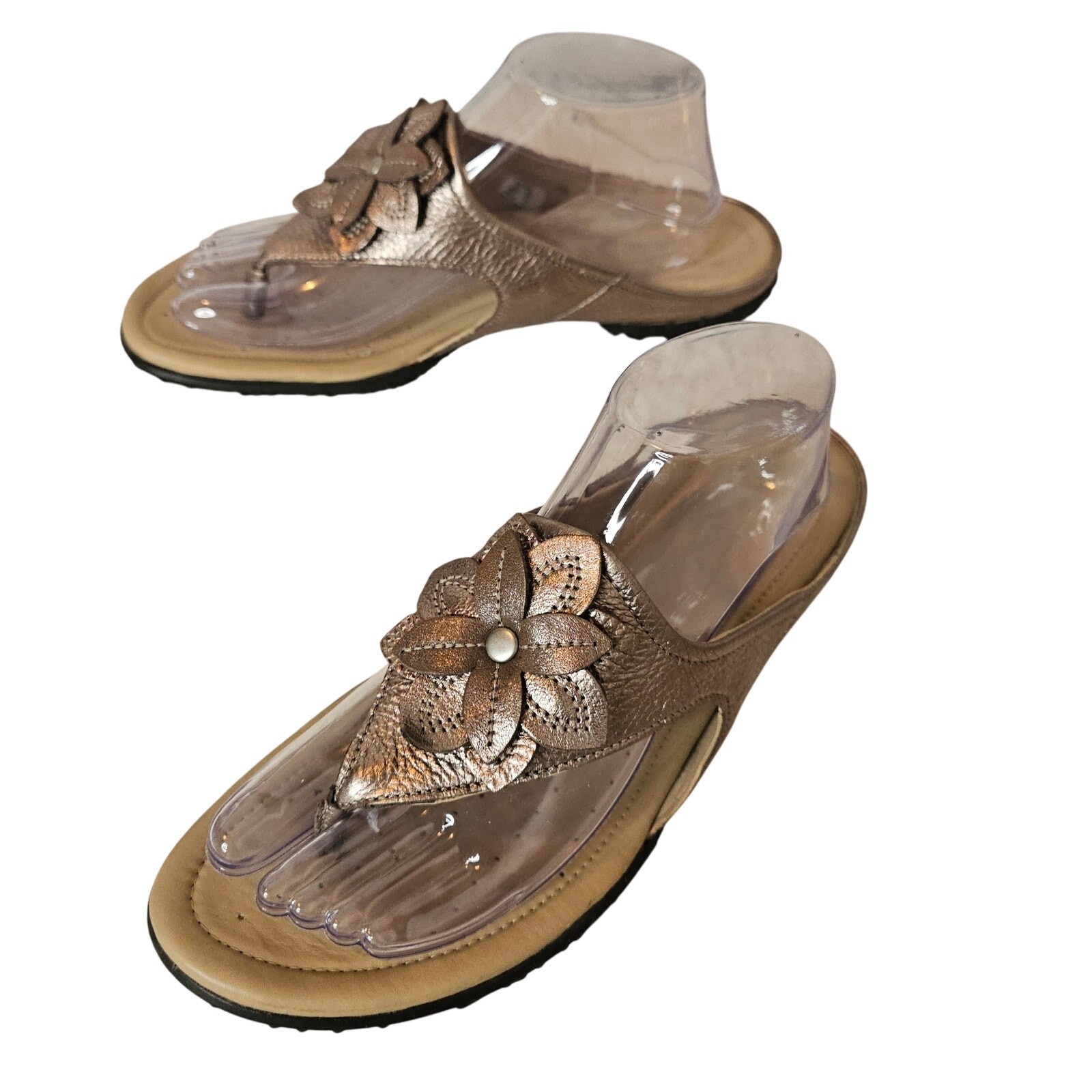 PANTOFOLA D’ORO Ciabatte ECCO taglia 41 accento floreale metallizzato. Suole di presa in gomma. Piedino cuscino.