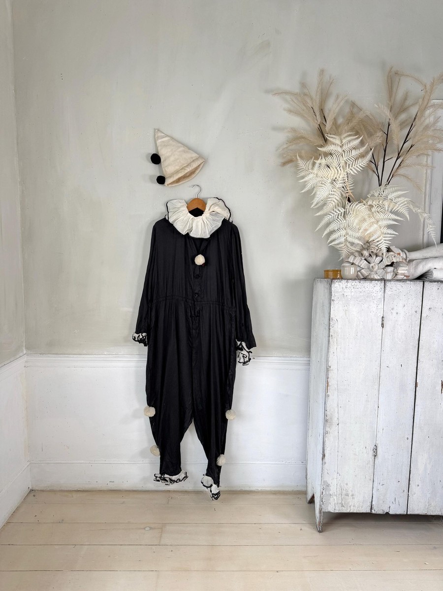 PAPSTAR Pierrot Clown Hut Mit Pompons – Klassisches Schwarz-Weiß Kostüm-Accessoire Für Mottopartys