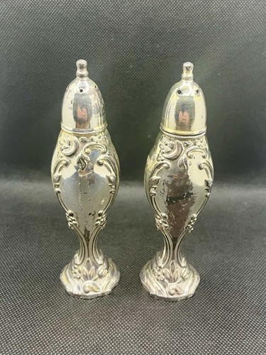 Vintage silver plated salt and pepper shakers baroque pattern 1881 Rogers