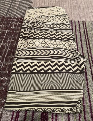 TC LuLaRoe Tall & Curvy Leggings Black White Southwest Aztec Tribal print Q96