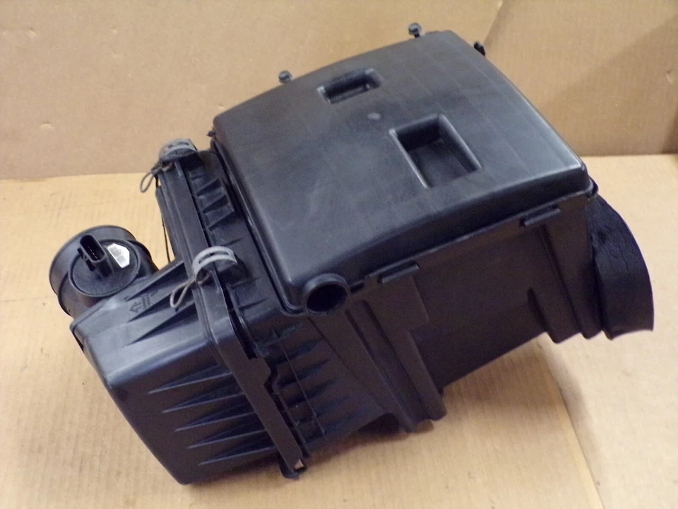 2005 saturn relay air box cleaner 3.5L 2005-2007 chevy uplander - Image 2 of 4