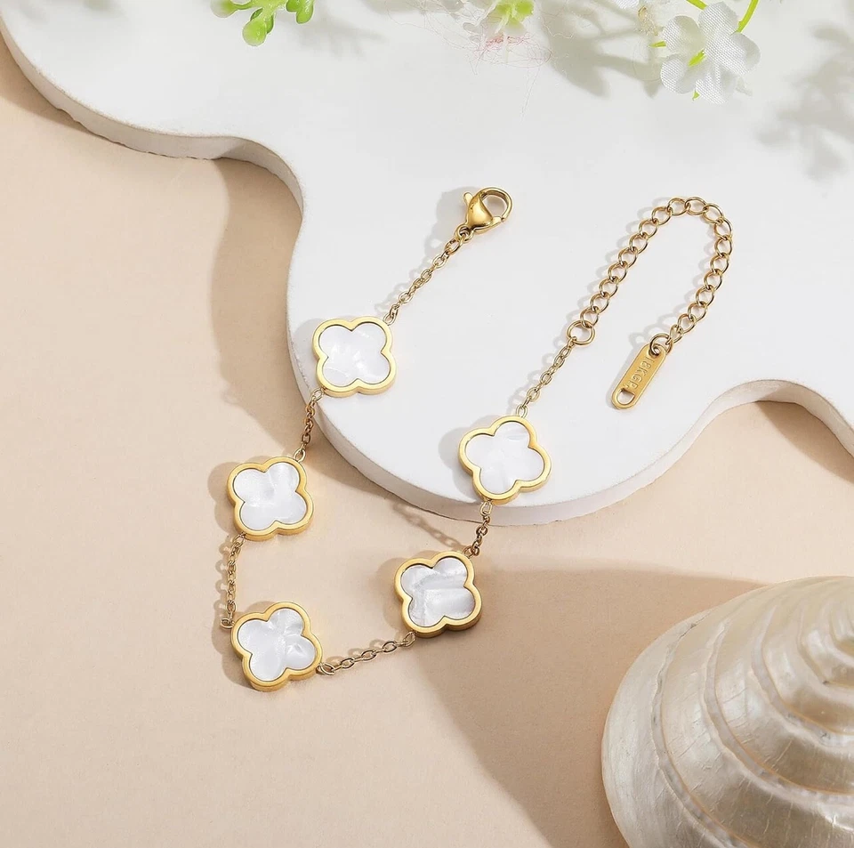 Pulseras de eslabones de cuatro hojas de trébol enchapado en oro de 18 quilates blancas Foto 3 de 3