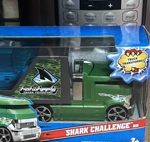 BRAND NEW IN BOX VINTAGE HOT WHEELS SHARK CHALLENGE RIG TRUCK WITH LAUNCHER - Picture 4 of 6