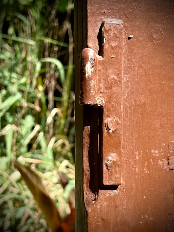 PERSIANAS ANTIGUAS DE CASTILLO FRANCÉS. SALVAMENTO ARQUITECTÓNICO. CHOCOLATE. C. 19 Foto 4 de 4