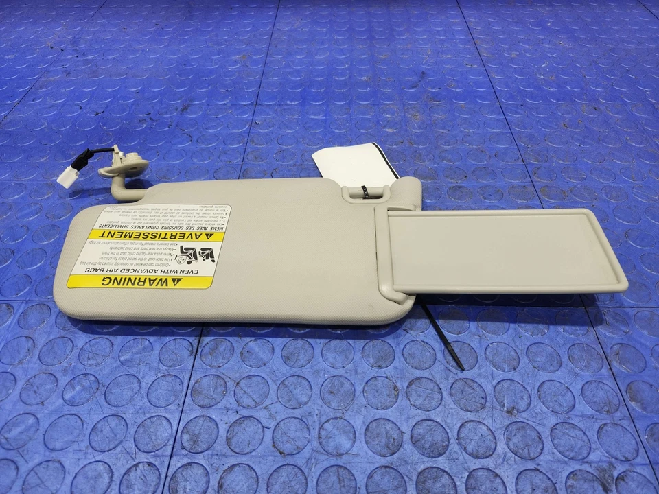 Parasol Subaru Crosstrek 18-23 con luz lado derecho del pasajero gris OEM Foto 3 de 4