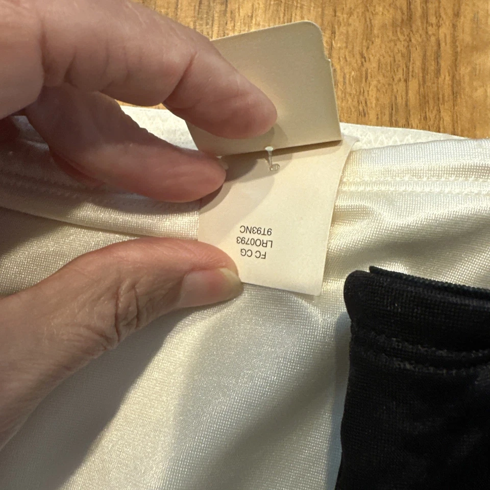 Lote de 2 Falda Hanes Her Way Ribete de Encaje 1 Negra 1 Blanca Íntima XL/XG De Colección Foto 3 de 4