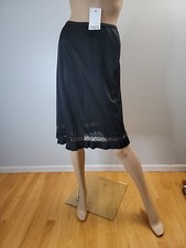 Vintage Vanity Fair Tricot Pillowtab Black Half Slip Pleat/Lace Detail Size 11
