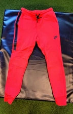 NIKE 1st Gen Tech Fleece Jogger Size Small 545343-697 University Red