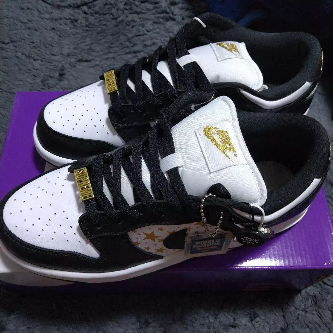 Baskets homme 8,5 US Supreme Nike Sb Dunk Low Og Qs Gold Stars collection originale