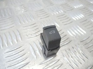 Volkswagen PASSAT B5.5 Schalter Kofferraum Heckklappe Kofferraumdeckel UST93803