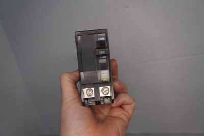 Square D 100 AMP 2 Pole 120/240 Volts Circuit Breaker QOA2100