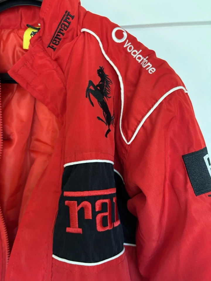 Две куртки Ferrari размер XL и детские L продаются вместе очень хорошее состояние товара - Изображение 4 из 4