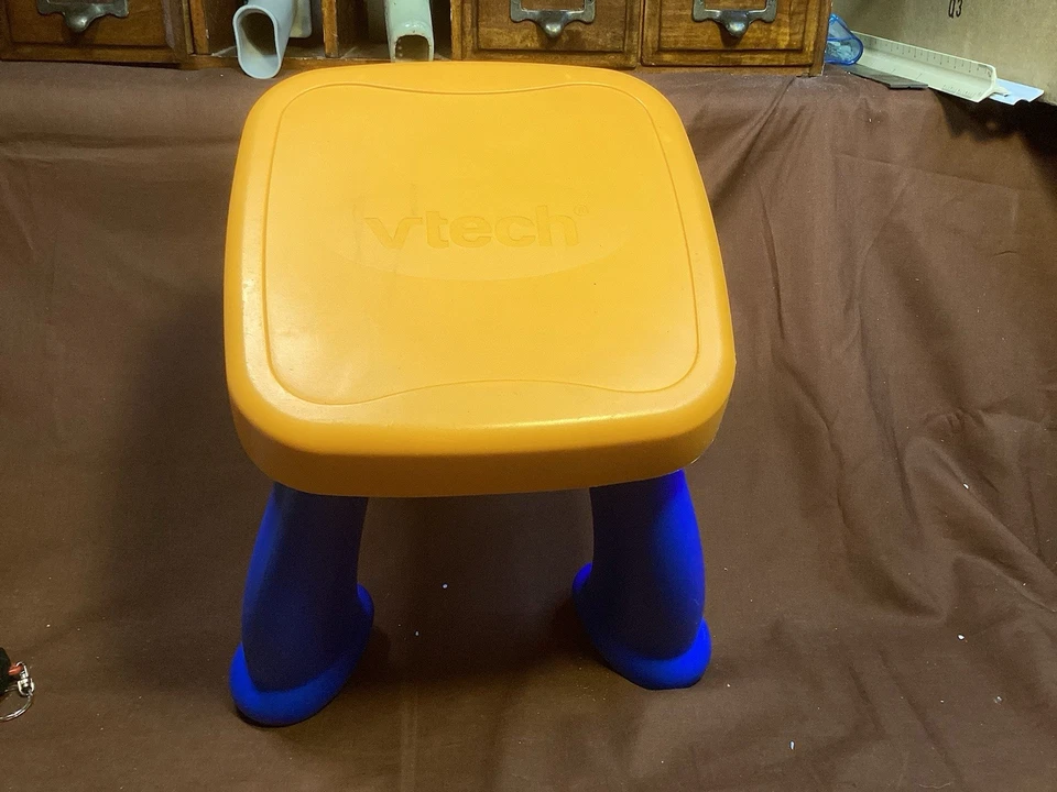 VTech Explore and Write Activity Desk - Easel Chalkboard  -  (80-195800) - Image 3 of 4