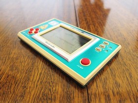 NINTENDO Donkey Kong Jr. Game and Watch (DJ-101) in Excellent Condition