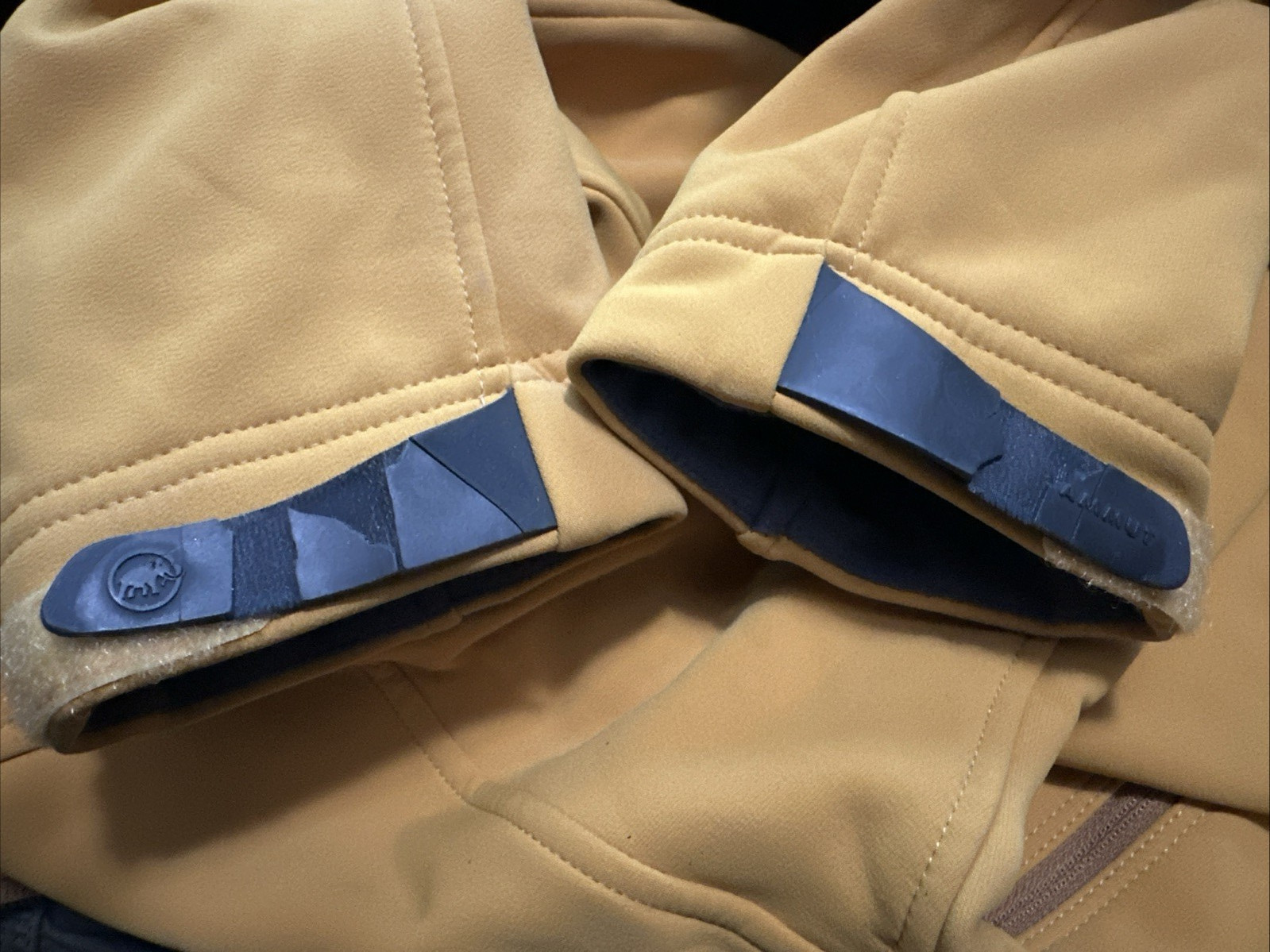 MAMMUT Ultimate INUIT Softshell Wind Stopper Hood… - image 13