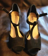 TOP Moda Black Strappy Heels With Peep Toe Size 8