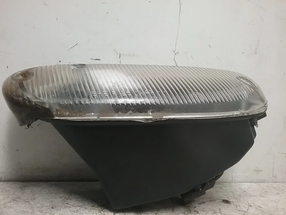 Faro antiniebla delantero izquierdo Chrysler Cirrus 1995-2000 04630379 # 4630749 Foto 2 de 4