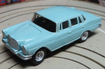 für H0 Slotcar Racing Modellbahn --  Mercedes 220  mit Flachankermotor #DEZ2799