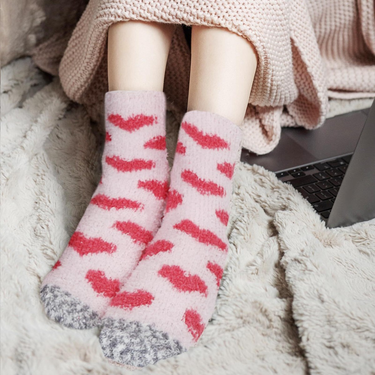 T&R Industrees 5 Paar warme flauschige Kinder ABS Kuschelsocken mit Stopper | Plüschsocken für Mädchen mit Anti Rutsch Sohle| Supermix 2 | 23-26