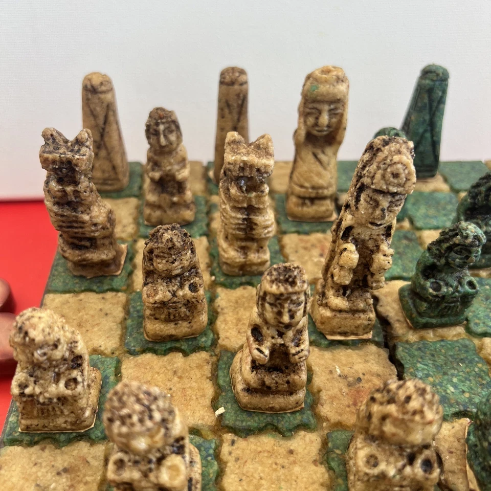 Vintage Aztec VS Mayan Chess Set - Image 4 of 4