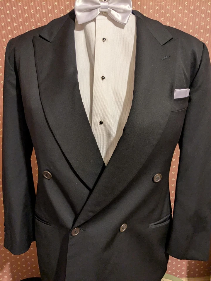 Chaqueta negra Armani elegantemente diseñada. Hermoso material. 42 Regular Foto 3 de 4