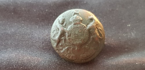 Lovely complete military button unresearched and uncleaned condition. L80d