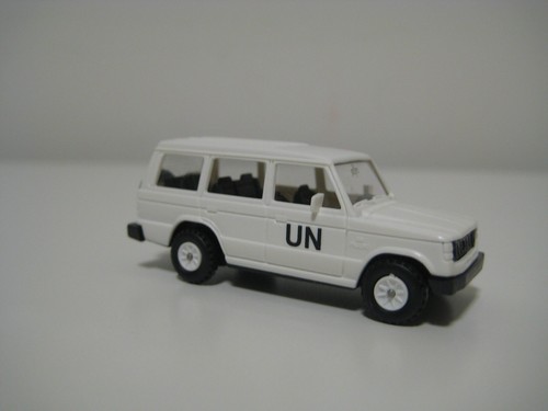 Rietze H0 50351 (1) - Coche todoterreno Mitsubishi Montero I (L040) "UN" - Foto 6 di 12