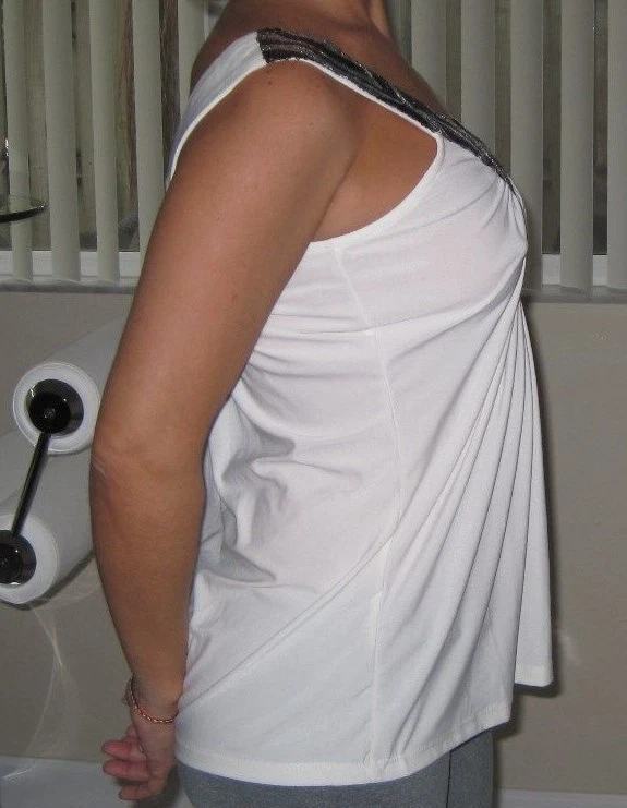 CAMISETA SIN MANGAS LABIAL BLANCA ELEGANTE CON CUELLO DE LENTEJUELAS PLATEADO/NEGRO TALLA S Foto 2 de 4