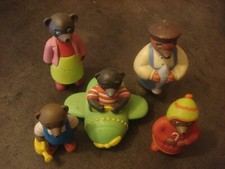 lot de 5 figurines différentes Petit Ours Brun